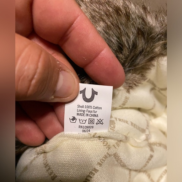 True Religion Trapper Hat Blue Denim Faux Fur Horseshoe Pockets Chin Strap NWT - Picture 9 of 15